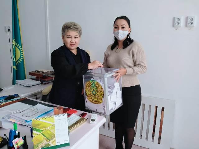 Мектебімізден 4 үміткер сайлауға түсті. Сайлау барлық санитарлық ережеге сай,өте жоғары деңгейде өтті.Сайлау комиссиясы сайлау нәтижесін шығарып,ертең Мектеп-лицей Президентін ұлықтау рәсімінде жария етеді. #2021сайлау✅