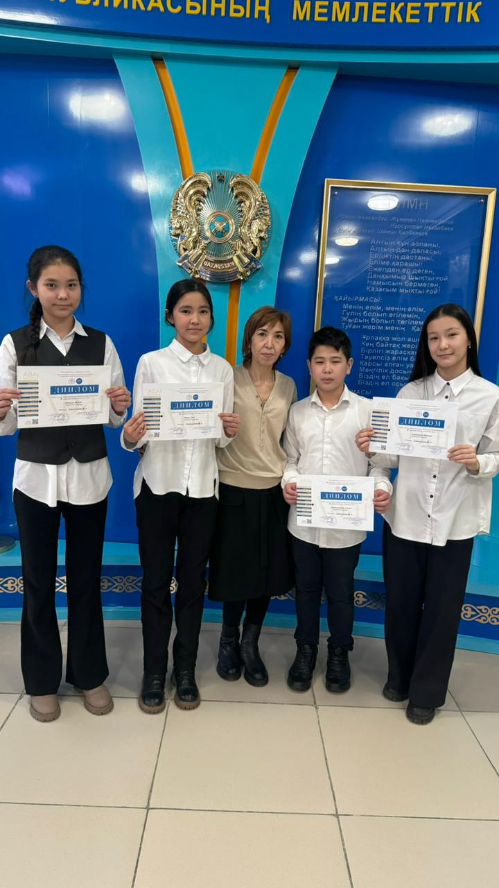 «Абай» пәндік олимпиадасының облыстық кезеңінде қазақ тілі пәнінен 7 “А” сынып оқушылары IІ дәрежелі диплом иегерлері атанды.  Жетекшісі: Зейноллаева Жанар Амировна