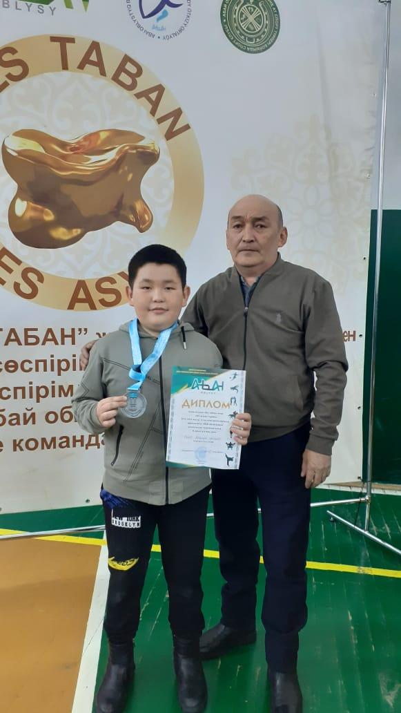 Асық атудың «Бестабан» түрі бойынша 2011-2014 кіші жас өспірімдер арасындағы командалық облыс чемпионатында 6 «В» сынып оқушысы  Топтағазы Альтаир 🥈2-орынға ие болды. Құттықтаймыз!